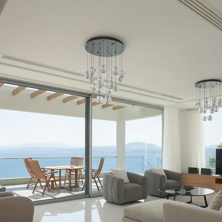 Candia Lux, Heated Pool & Beachfront Access, By Thinkvilla *